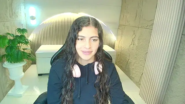 Snapshot of dany_r_ chatting on February 24, 2026, 12:47 pm dany r online show from February 24, 2026, 12:47 pm