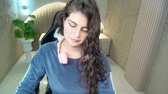 Snapshot of dany_r_ chatting on February 27, 2026, 1:22 pm dany r online show from February 27, 2026, 1:22 pm