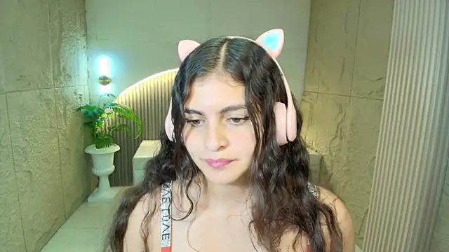 Snapshot of dany_r_ chatting on March 4, 2026, 1:28 pm dany r online show from March 4, 2026, 1:28 pm