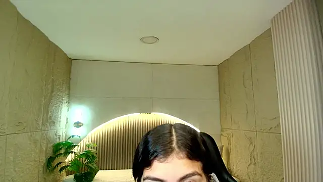 Snapshot of dany_r_ chatting on March 18, 2026, 1:14 pm dany r online show from March 18, 2026, 1:14 pm