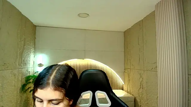 Snapshot of dany_r_ chatting on March 19, 2026, 12:53 pm dany r online show from March 19, 2026, 12:53 pm