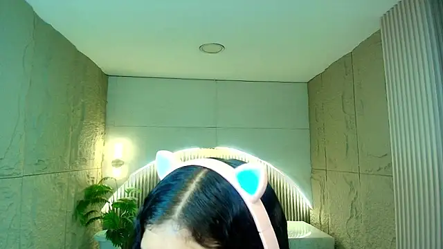 Snapshot of dany_r_ chatting on March 24, 2026, 1:05 pm dany r online show from March 24, 2026, 1:05 pm