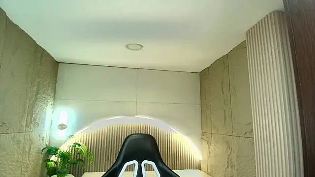 Snapshot of dany_r_ chatting on March 30, 2026, 12:50 pm dany r online show from March 30, 2026, 12:50 pm