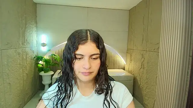 Snapshot of dany_r_ chatting on April 1, 2026, 12:28 pm dany r online show from April 1, 2026, 12:28 pm