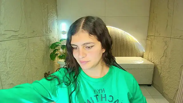 Snapshot of dany_r_ chatting on April 6, 2026, 12:39 pm dany r online show from April 6, 2026, 12:39 pm