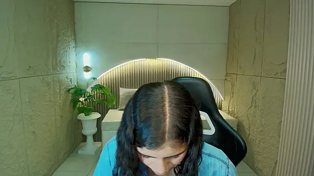 Snapshot of dany_r_ chatting on April 7, 2026, 2:17 pm dany r online show from April 7, 2026, 2:17 pm