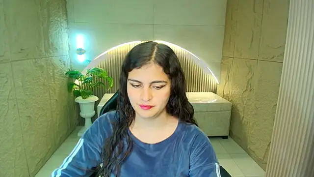 Snapshot of dany_r_ chatting on April 13, 2026, 12:43 pm dany r online show from April 13, 2026, 12:43 pm