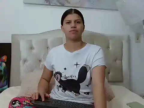 Arianaskyblue online show from September 28, 2025, 6:41 am