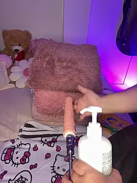 Snapshot of Mericute_ chatting on October 17, 2025, 2:37 am Mericute online show from October 17, 2025, 2:37 am