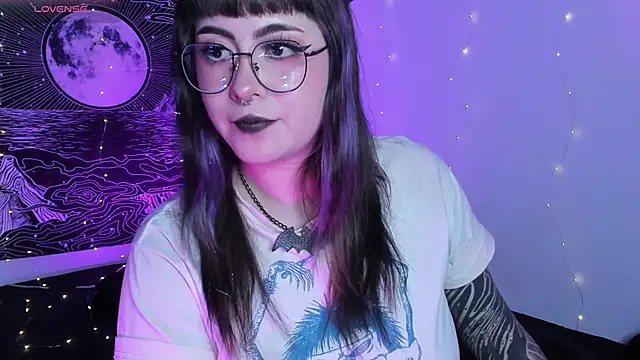 Snapshot of Hallucigenia_ chatting on February 6, 2026, 8:45 pm Hallucigenia online show from February 6, 2026, 8:45 pm