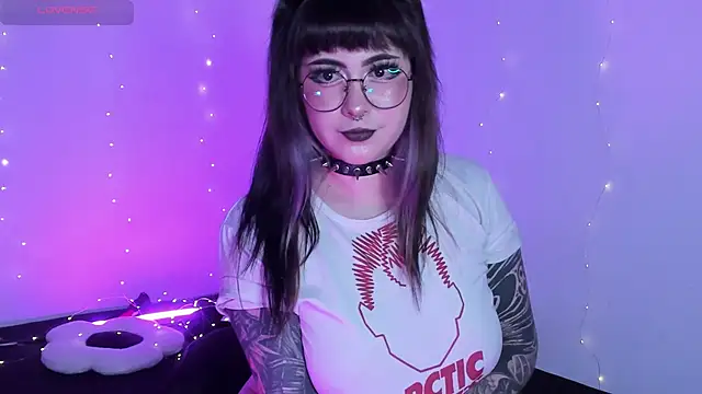 Snapshot of Hallucigenia_ chatting on March 13, 2026, 1:01 am Hallucigenia online show from March 13, 2026, 1:01 am