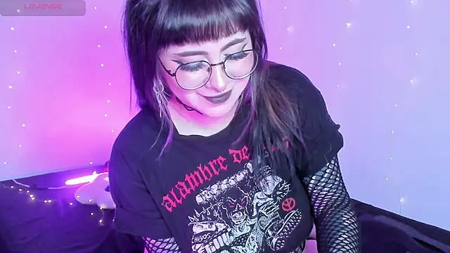 Snapshot of Hallucigenia_ chatting on March 13, 2026, 10:16 pm Hallucigenia online show from March 13, 2026, 10:16 pm