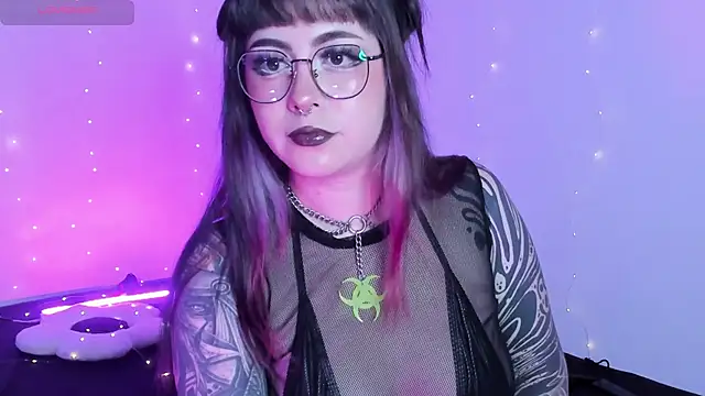 Snapshot of Hallucigenia_ chatting on March 18, 2026, 8:45 pm Hallucigenia online show from March 18, 2026, 8:45 pm