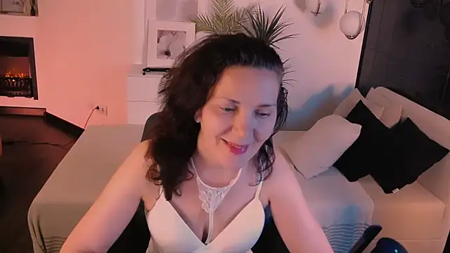 Irene Marlow online show from October 17, 2025, 5:43 am