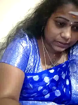 sweetqueen143 online show from October 14, 2025, 5:03 pm