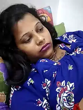 sweetqueen143 online show from February 9, 2026, 5:50 pm