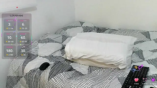 Snapshot of htrebor87 chatting on March 25, 2026, 11:00 pm htrebor87 online show from March 25, 2026, 11:00 pm