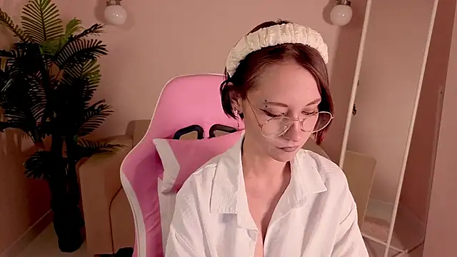 Snapshot of prettiestwinsor chatting on October 25, 2025, 1:24 am prettiestwinsor online show from October 25, 2025, 1:24 am