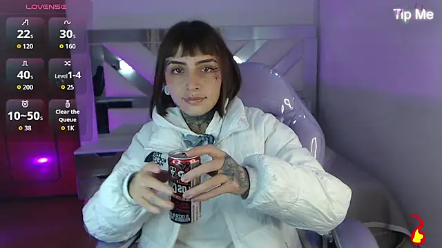 Gyal 8  online show from October 20, 2025, 3:07 am