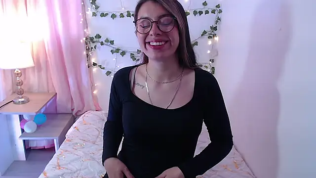 kamillew online show from September 21, 2025, 12:07 pm