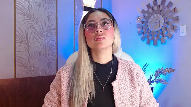 LunaaGrey  online show from September 26, 2025, 3:10 am