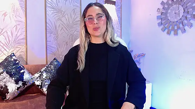 LunaaGrey  online show from October 10, 2025, 3:49 am