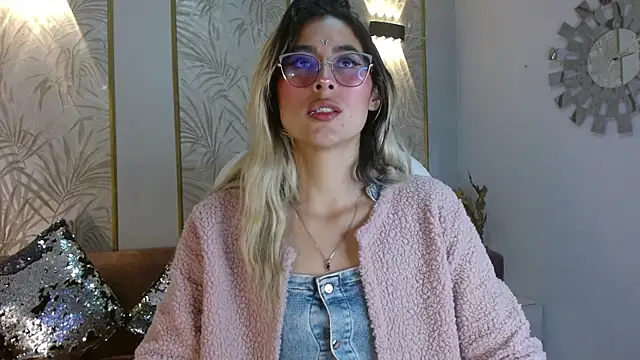 LunaaGrey  online show from November 5, 2025, 3:50 am