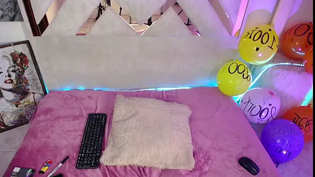 Snapshot of ladymooncs chatting on July 14, 2026, 9:20 pm ladymooncs online show from July 14, 2026, 9:20 pm