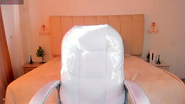 Maddy Rouse1 online show from October 3, 2025, 9:45 pm