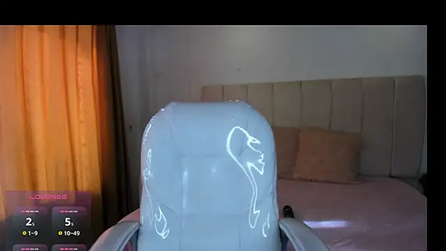 Maddy Rouse1 online show from October 16, 2025, 8:43 pm