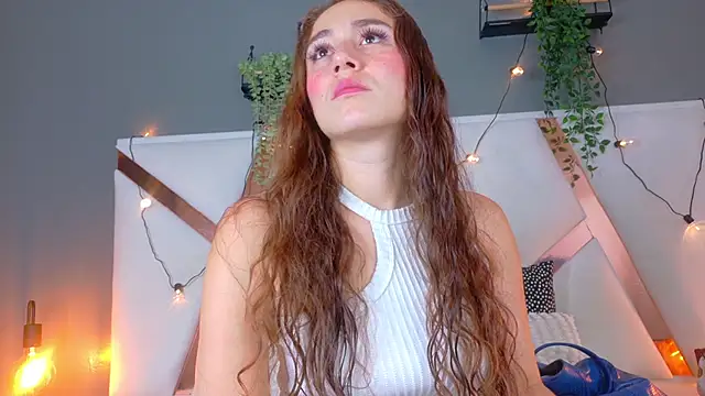 MyApril   online show from November 4, 2025, 11:42 am