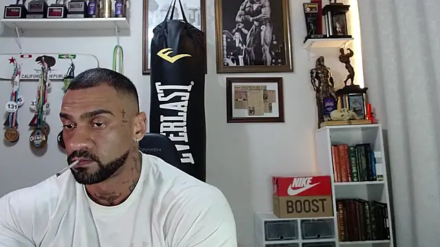 henryhadesflirt online show from November 3, 2025, 11:15 pm