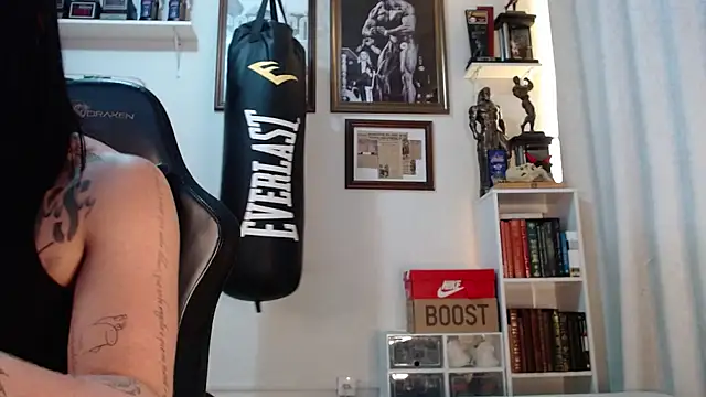 henryhadesflirt online show from April 15, 2026, 5:53 pm