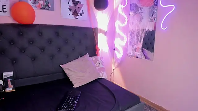 Bluee bombon online show from October 30, 2025, 1:12 pm