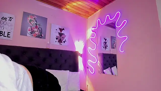 Bluee bombon online show from November 4, 2025, 1:21 pm