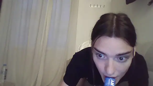Luna Samosienko online show from September 26, 2025, 4:33 pm