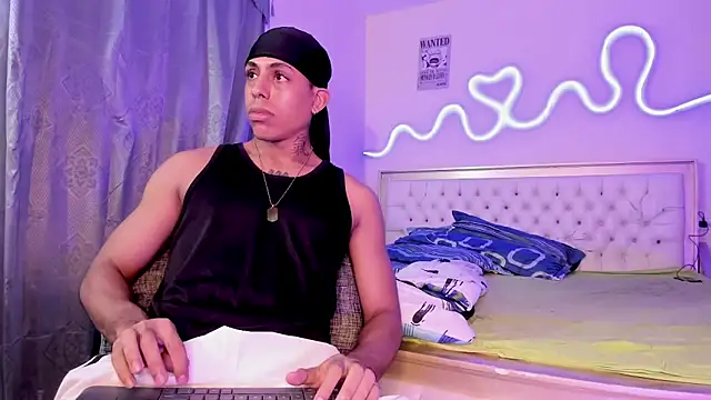 Snapshot of Glader31 chatting on September 26, 2025, 9:08 pm Glader31 online show from September 26, 2025, 9:08 pm