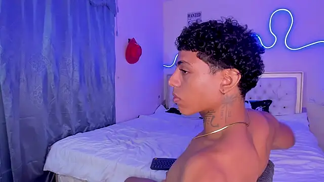 Snapshot of Glader31 chatting on October 4, 2025, 10:30 pm Glader31 online show from October 4, 2025, 10:30 pm