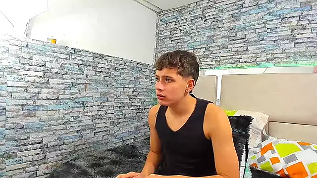 Snapshot of Julian_wolf18 chatting on September 22, 2025, 1:35 pm Julian wolf18 online show from September 22, 2025, 1:35 pm