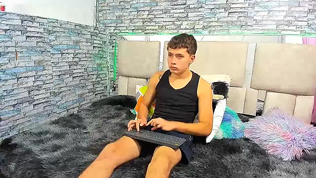 Snapshot of Julian_wolf18 chatting on September 27, 2025, 1:49 pm Julian wolf18 online show from September 27, 2025, 1:49 pm