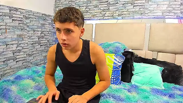 Snapshot of Julian_wolf18 chatting on October 1, 2025, 2:01 pm Julian wolf18 online show from October 1, 2025, 2:01 pm