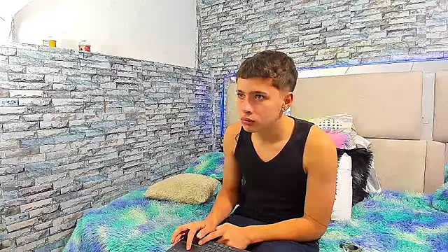 Snapshot of Julian_wolf18 chatting on October 9, 2025, 1:53 pm Julian wolf18 online show from October 9, 2025, 1:53 pm