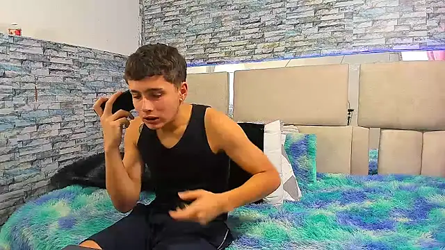 Snapshot of Julian_wolf18 chatting on October 22, 2025, 3:23 pm Julian wolf18 online show from October 22, 2025, 3:23 pm