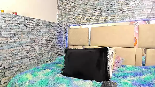 Snapshot of Julian_wolf18 chatting on October 24, 2025, 3:19 pm Julian wolf18 online show from October 24, 2025, 3:19 pm