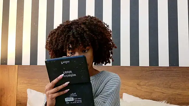 Snapshot of Stellaciel_ chatting on October 24, 2025, 10:28 pm Stellaciel online show from October 24, 2025, 10:28 pm