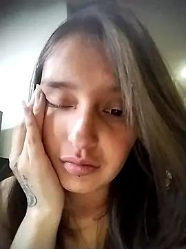 Karla-giraldo  online show from October 9, 2025, 9:02 pm