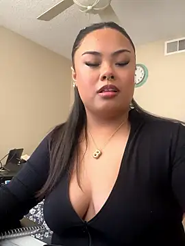 Snapshot of kiaradanielaxx chatting on October 3, 2025, 8:17 pm kiaradanielaxx online show from October 3, 2025, 8:17 pm