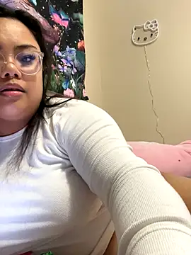 kiaradanielaxx online show from December 1, 2025, 3:39 pm