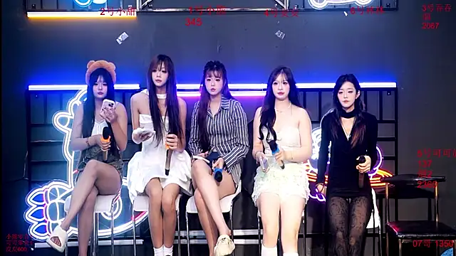 Snapshot of Shinygirls_777 chatting on September 24, 2025, 12:25 am Shinygirls 777 online show from September 24, 2025, 12:25 am