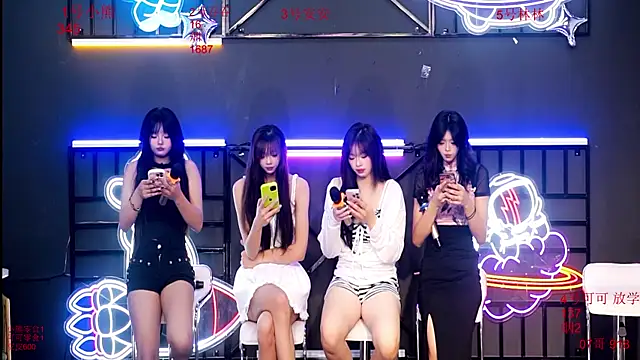 Snapshot of Shinygirls_777 chatting on September 25, 2025, 12:25 am Shinygirls 777 online show from September 25, 2025, 12:25 am